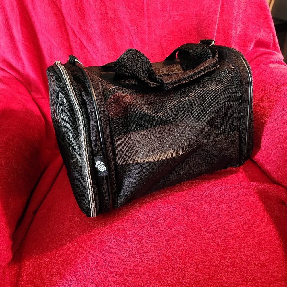 Pet carrier